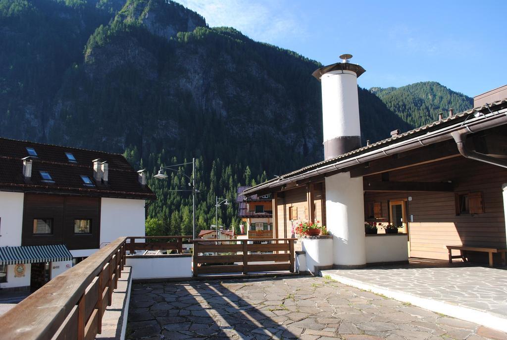 Bed & Breakfast Garni Tobia Campitello di Fassa Exterior photo